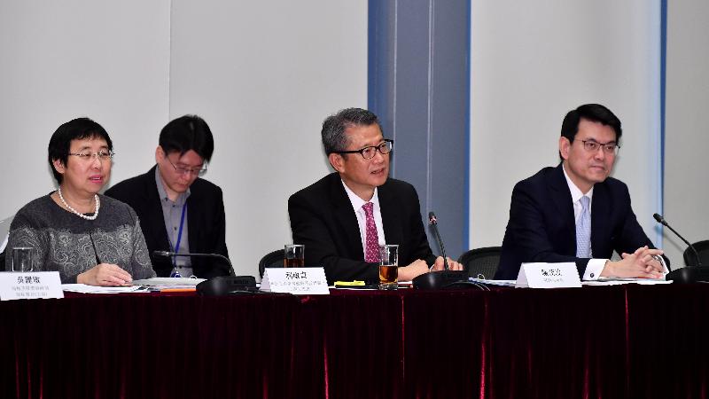 The Mainland and Hong Kong Economic and Trade Co-operation Committee convened its first meeting in Hong Kong today (December 14). Photo shows the Financial Secretary, Mr Paul Chan (front, centre), speaking at the meeting. Also present are the Secretary for Commerce and Economic Development, Mr Edward Yau (front, right), and the Permanent Secretary for Commerce and Economic Development (Commerce, Industry and Tourism), Miss Eliza Lee (front, left).