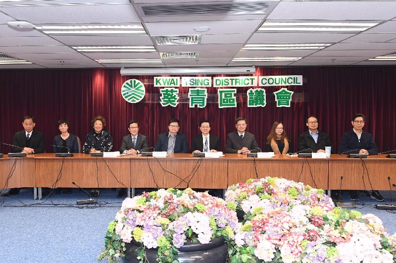 During his visit to Kwai Tsing District this afternoon (December 14), the Secretary for Security, Mr John Lee (fifth right), accompanied by the District Officer (Kwai Tsing), Mr Kenneth Cheng (fourth left), meets with the Chairman of the Kwai Tsing District Council, Mr Law King-shing (fifth left), and other District Council members to exchange views on issues relating to the local law and order situation and people's livelihood.

