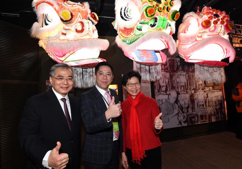 The Chief Executive, Mrs Carrie Lam, attended the Opening Ceremony of the Exhibition Month of "The Oral Legacies: Intangible Cultural Heritage of the Hong Kong Special Administrative Region" of the 2018 Activity Series of the National Intangible Cultural Heritage Exhibition and Protection Base at Prince Kung's Mansion Museum of the Ministry of Culture and Tourism in Beijing today (December 15). Photo shows Mrs Lam (right); the Vice-Minister of Culture and Tourism, Mr Xiang Zhaolun (left); and the paper-craft professional (centre).