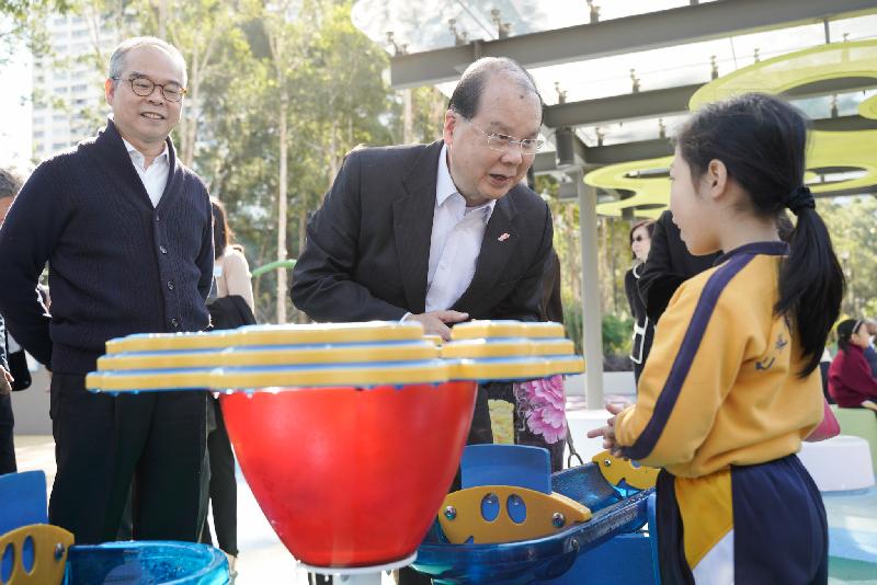 The Chief Secretary for Administration, Mr Matthew Cheung Kin-chung, attended the Tuen Mun Park Inclusive Playground Opening Ceremony today (December 17). Photo shows Mr Cheung (centre), chatting with a student in the playground. Looking on is the Secretary for Home Affairs, Mr Lau Kong-wah (left).