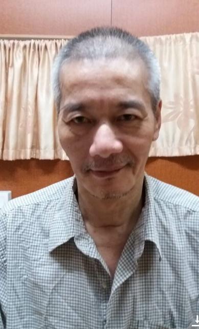 Chiu Yick-biu is about 1.8 metres tall,63 kilograms in weight and of thin build. He has a pointed face with yellow complexion and short grey hair. He was last seen wearing a black coat, grey trousers and grey shoes.
