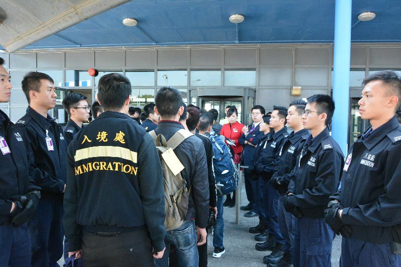 The Immigration Department chartered a flight for voluntary repatriation of Vietnamese illegal immigrants to Vietnam today (December 18).