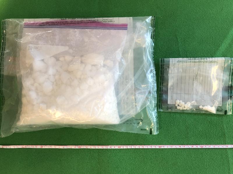 Hong Kong Customs yesterday (December 18) seized about 1.1 kilograms of suspected cocaine and a small quantity of suspected crack cocaine with an estimated market value of about $1.2 million in Mong Kok.