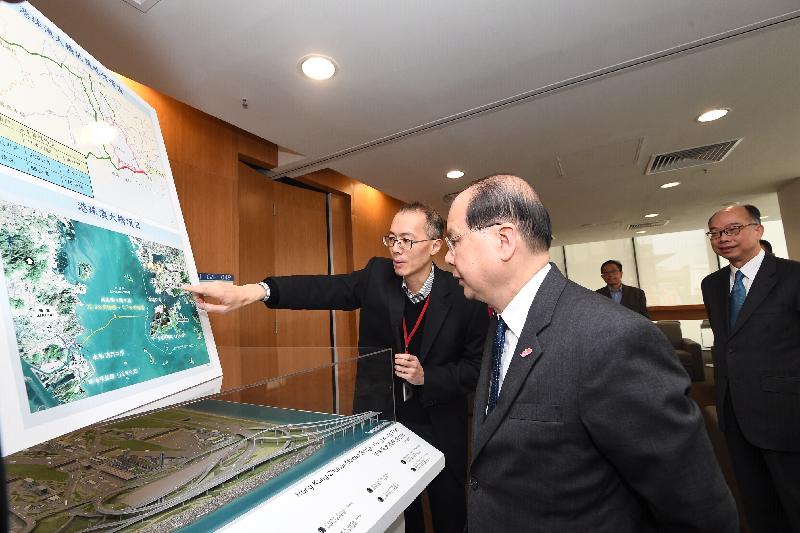The Chief Secretary for Administration, Mr Matthew Cheung Kin-chung (second left), accompanied by the Secretary for Transport and Housing, Mr Frank Chan Fan (first right), today (December 19) views a model of the Hong Kong Port of the Hong Kong-Zhuhai-Macao Bridge and receives a briefing on the facilities at the port by the Project Manager/Major Works (Special Duties) of the Highways Department, Mr Raymond Kong (first left).