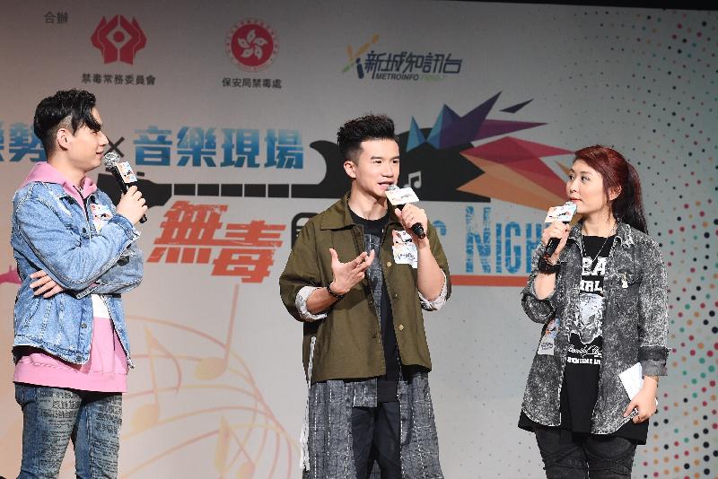 Singer Andy Leung (center) performs at the anti-drug Christmas concert "Say No to Drugs Music Night" tonight (December 20) and highlights to the audience the harms of abusing drugs such as cannabis, cocaine and methamphetamine (commonly known as "Ice"). 