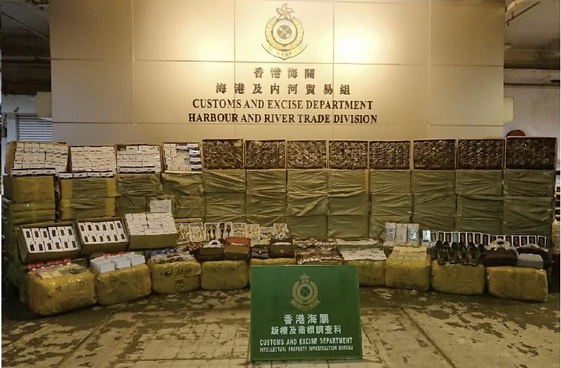 Hong Kong Customs yesterday (December 19) seized a total of about 400 cartons of suspected counterfeit goods, including mobile phones and accessories, watches, clothing and handbags with an estimated market value of about $4 million from a container at the Customs Cargo Examination Compound, River Trade Terminal, Tuen Mun.