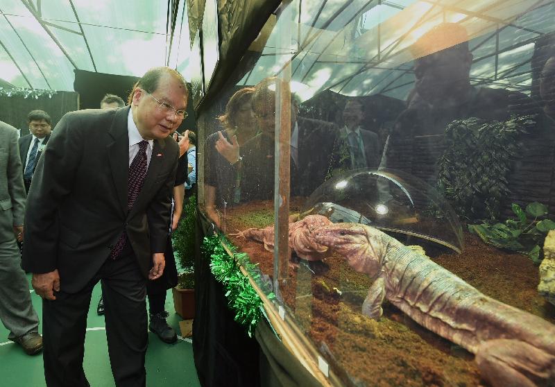 政務司司長張建宗今日（十二月二十一日）出席香港北區花鳥蟲魚展覽2018開幕暨頒獎禮，並參觀展覽。