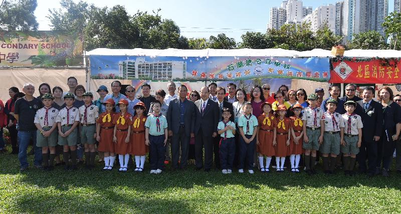 政務司司長張建宗今日（十二月二十一日）出席香港北區花鳥蟲魚展覽2018開幕暨頒獎禮，並與嘉賓和參加者合照。