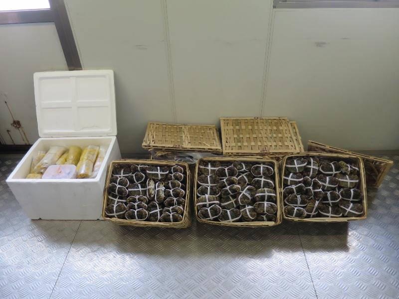 The Customs and Excise Department yesterday (December 28) during a joint operation with the Food and Environmental Hygiene Department seized 369 suspected smuggled hairy crabs and about 21 kilograms of crab meat with an estimated market value of about $48,000 at Lok Ma Chau Control Point. 