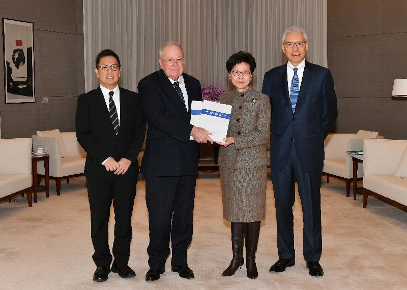 The Chief Executive, Mrs Carrie Lam (second right), receives the Report of the Independent Review Committee on Hong Kong's Franchised Bus Service from the Chairman of the Independent Review Committee, the Honourable Mr Justice Michael Victor Lunn (second left), today (December 31). Looking on are members of the Committee Mr Rex Auyeung Pak-kuen (first right) and Professor Lo Hong-kam (first left).