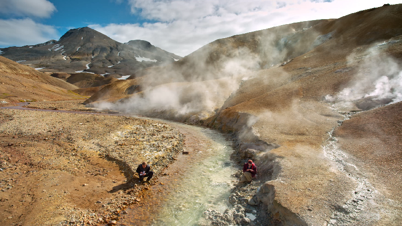 The Hong Kong Space Museum's new 3D Omnimax show, "The Story of Earth 3D", will be launched tomorrow (January 1). Picture shows a film still of "The Story of Earth 3D", in which Geologists source rock and bacteria samples from a stream bed in the hot springs of mountain highlands.