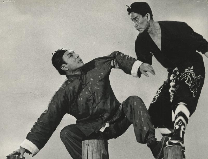The Hong Kong Film Archive of the Leisure and Cultural Services Department will present the programme "Dynamic Duos: Neck and Neck" in the "Morning Matinee" series, screening the works of four iconic action star pairs from different eras. Photo shows a film still of "Wong Fei-hung: The Invincible Lion Dancer" (1968).