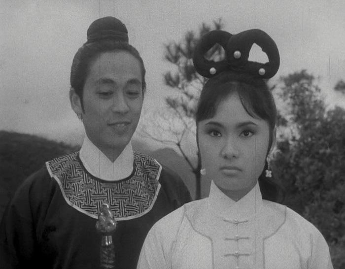 The Hong Kong Film Archive of the Leisure and Cultural Services Department will present the programme "Dynamic Duos: Neck and Neck" in the "Morning Matinee" series, screening the works of four iconic action star pairs from different eras. Photo shows a film still of "Three Heroines, Part Two" (1968).