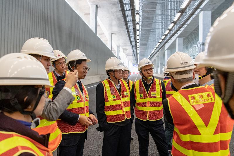 The Legislative Council (LegCo) Panel on Transport visited the Central - Wan Chai Bypass and Island Eastern Corridor Link (CWB) today (January 4). Photo shows LegCo Members visiting the CWB Tunnel.