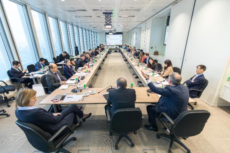 香港金融管理局今日（一月九日）举办金融科技圆桌会议，约45名来自六个国际组织及18个地区约30间中央银行和监管机构的高层代表出席。