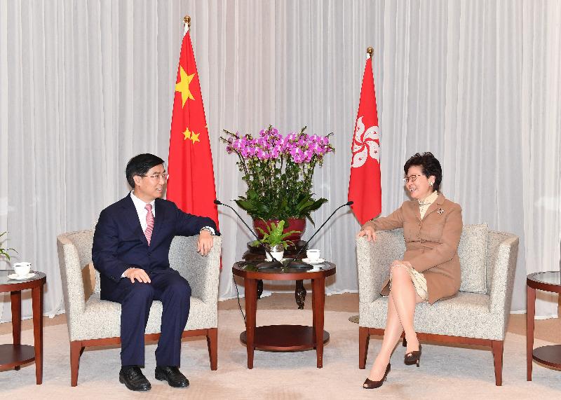 The Chief Executive, Mrs Carrie Lam (right), met the Secretary of the CPC Zhaoqing Municipal Committee, Mr Lai Zehua (left), at the Chief Executive's Office this afternoon (January 10).