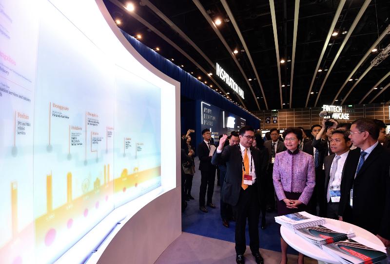 The Chief Executive, Mrs Carrie Lam, attended the Asian Financial Forum 2019 at the Hong Kong Convention and Exhibition Centre this morning (January 14). Photo shows Mrs Lam (second left) visiting the exhibition booths.