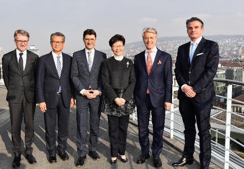 The Chief Executive, Mrs Carrie Lam, attended a lunch meeting with representatives from the Swiss Bankers Association yesterday (January 21, Zurich time) in Zurich, Switzerland. Photo shows Mrs Lam (third right) with the Chairman of the Swiss Bankers Association, Mr Herbert Scheidt (second right); the Head of the Swiss State Secretariat for International Financial Matters, Mr Jörg Gasser (third left); and the Financial Secretary, Mr Paul Chan (second left).
