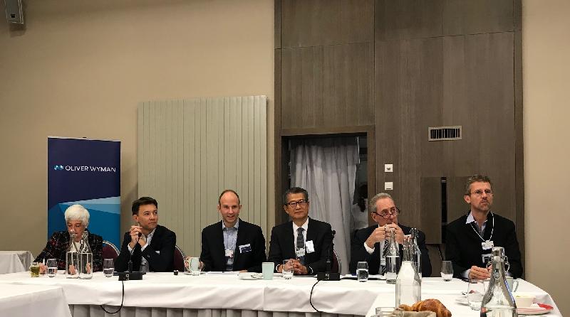 The Financial Secretary, Mr Paul Chan, attended a breakfast panel discussion on artificial intelligence in Davos, Switzerland today (January 22, Davos time). Mr Chan (third right) said in the discussion that a major direction of Hong Kong's technological development would be artificial intelligence, which can help promote the developments of smart city and various industries.