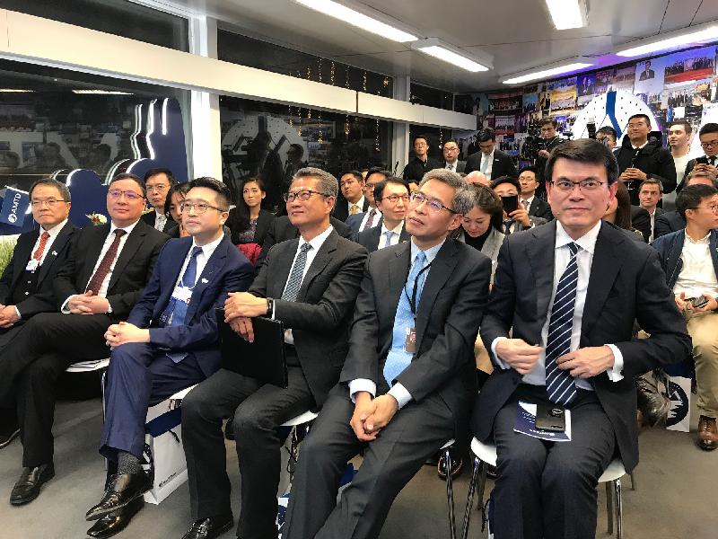 The Financial Secretary, Mr Paul Chan, attended a forum on starting businesses in the Guangdong-Hong Kong-Macao Greater Bay Area today (January 22, Davos time) in Davos, Switzerland, which is organised by a finance group based in Hong Kong. Photo shows Mr Chan (front row, third right) and the Secretary for Commerce and Economic Development, Mr Edward Yau (front row, first right) at the forum.
