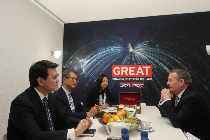 The Financial Secretary, Mr Paul Chan (second left), and the Secretary for Commerce and Economic Development, Mr Edward Yau (first left), met with the Secretary of State for International Trade of the United Kingdom, Dr Liam Fox (right), in Davos, Switzerland today (January 23, Davos time) to discuss issues relating to forging closer bilateral economic ties between the two places, including exploring the possibility of a free trade agreement in future. Also joining the meeting is the Special Representative for Hong Kong Economic and Trade Affairs to the European Union, Ms Shirley Lam (third left).