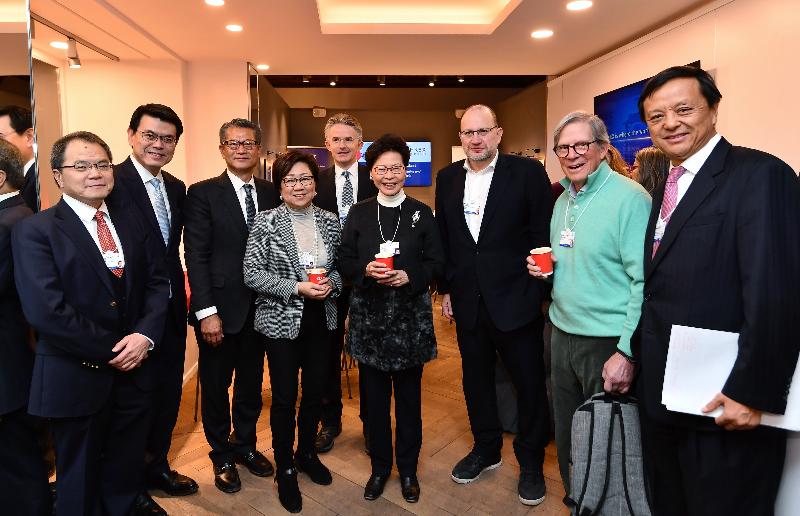 The Chief Executive, Mrs Carrie Lam, continued attending the World Economic Forum Annual Meeting in Davos, Switzerland today (January 24, Davos time). Photo shows Mrs Lam (fourth right); the Financial Secretary, Mr Paul Chan (third left); the Secretary for Commerce and Economic Development, Mr Edward Yau (second left); the Chairman of Hong Kong Exchanges and Clearing Limited (HKEX), Mrs Laura M Cha (fourth left); the Chief Executive of HKEX, Mr Charles Li (first right); and other guests at the HKEX Breakfast Session.