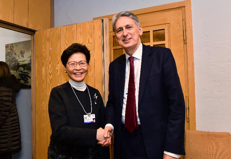 The Chief Executive, Mrs Carrie Lam, continued attending the World Economic Forum Annual Meeting in Davos, Switzerland yesterday (January 24, Davos time). Photo shows Mrs Lam (left) meeting with the Chancellor of the Exchequer of the United Kingdom, Mr Philip Hammond.