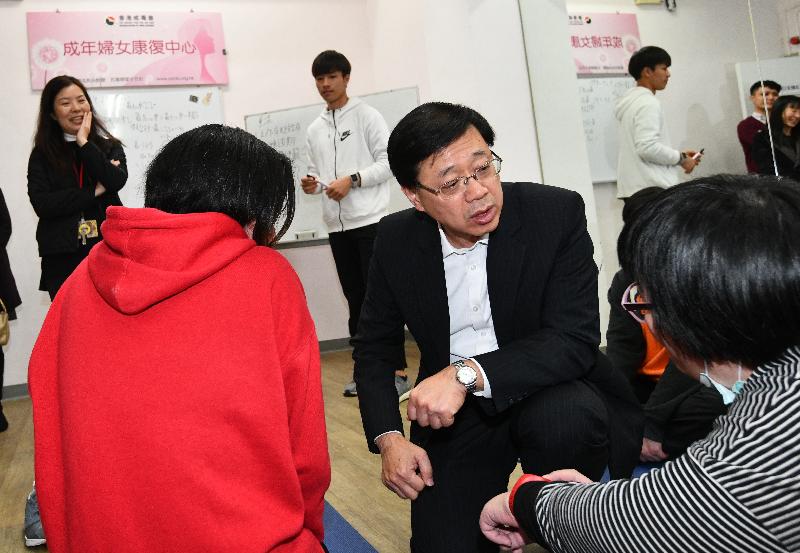 While touring the Adult Female Rehabilitation Centre of the Society for the Aid and Rehabilitation of Drug Abusers in Sha Tin this afternoon (January 25), the Secretary for Security, Mr John Lee (second right), chats with the residents who are doing physical exercise there.