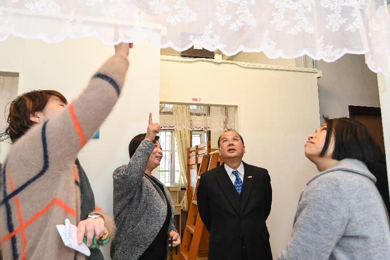 The Chief Secretary for Administration, Mr Matthew Cheung Kin-chung, today (January 28) visited the Marycove Center of the Sisters of the Good Shepherd. Photo shows Mr Cheung (second right), accompanied by the Center's Superintendent, Ms Eliza Poon (second left), touring the Center's residential facilities.
