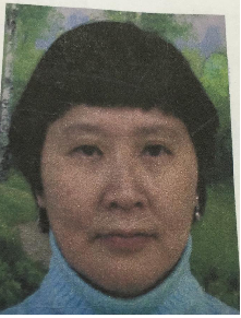 Lee Lau Sik-fun, aged 54, is about 1.6 metres tall, 58 kilograms in weight and of medium build. She has a pointed face with yellow complexion and short straight black hair. She was last seen wearing a black jacket, blue jeans and carrying a white rucksack.