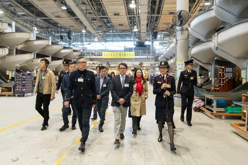 The Legislative Council (LegCo) Panel on Security conducted a visit to Air Mail Centre in Chek Lap Kok and Kwai Chung Customhouse today (January 29). Photo shows LegCo Members visiting the Air Mail Centre in Chek Lap Kok .