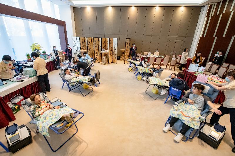 The Legislative Council (LegCo) Blood Donation Day was held today (January 30) in the LegCo Complex. A total of 13 LegCo Members took part in the event.