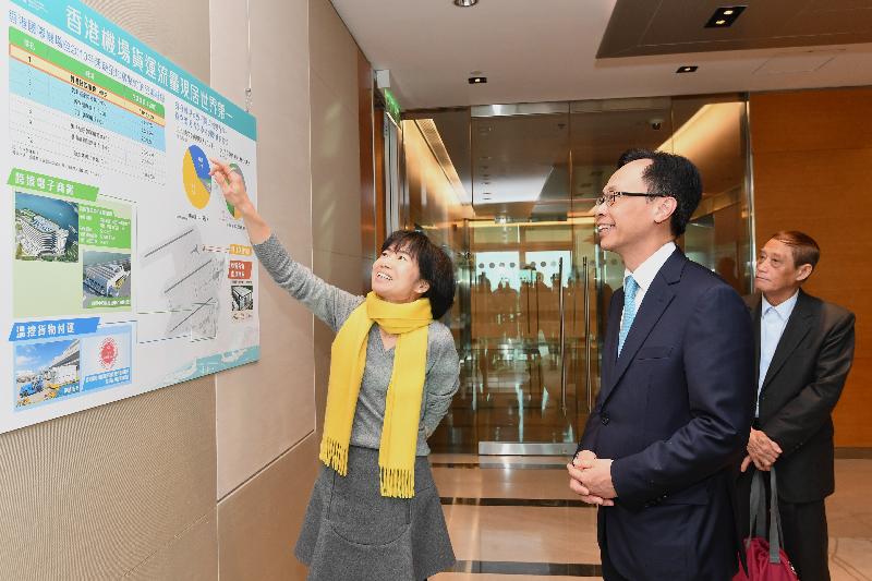 The Secretary for Constitutional and Mainland Affairs, Mr Patrick Nip (centre) visits the Hong Kong International Airport this afternoon (January 31) and is briefed by a representative of the Airport Authority Hong Kong on the latest progress of various airport expansion projects.