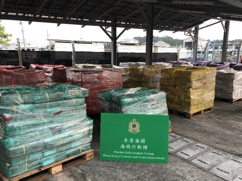 香港海關昨日（一月三十日）進行反走私行動，在橫瀾島水域偵破一宗涉嫌利用漁船走私案件，檢獲約二十萬公斤懷疑走私凍肉，估計市值約五百七十萬元。