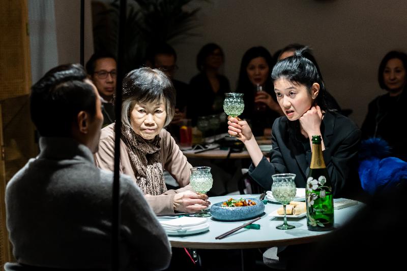 The theatre performance "Citizens of Nowhere?" was played at the restaurant Duddell's in London on January 31 (London time). It was a live audio drama about a British-Hong Kong family dining in the restaurant and played out in real time. It was sponsored by the Hong Kong Economic and Trade Office, London.