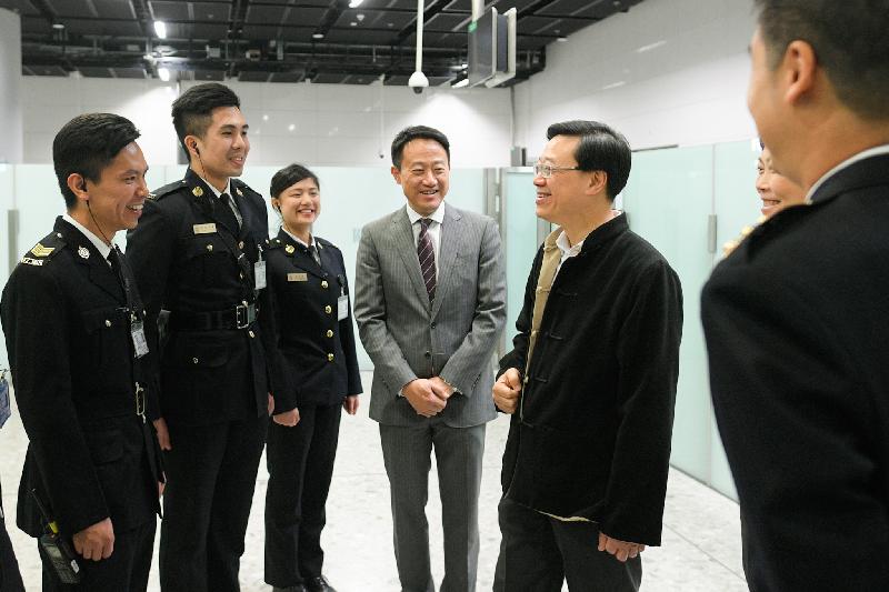The Secretary for Security, Mr John Lee (second right), meets the officers of the Customs and Excise Department on duty at the departure hall during his visit to West Kowloon Station Port today (February 5). 