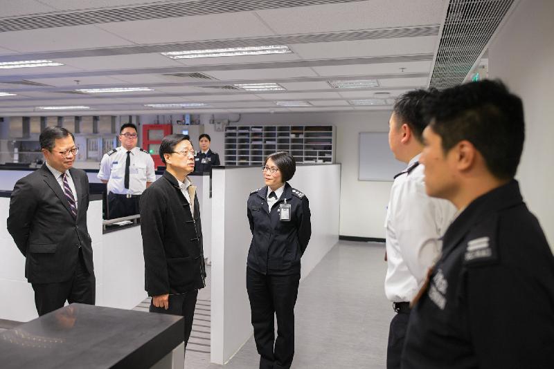 During his visit to West Kowloon Station (WKS) Port today (February 5), the Secretary for Security, Mr John Lee (third left), thanks the officers on duty at different units for their dedication during the Lunar New Year holidays in ensuring the smooth operation of the WKS Port. 