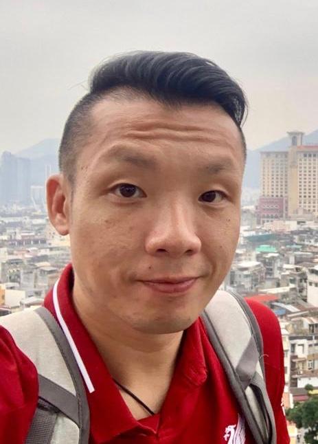 Mak Wing-hong, aged 39, is about 1.7 metres tall, 60 kilograms in weight and of medium build. He has a squared face with yellow complexion and short black hair. He was last seen wearing a black long-sleeved shirt, trousers in dark colour and carrying a dark-coloured shoulder bag.