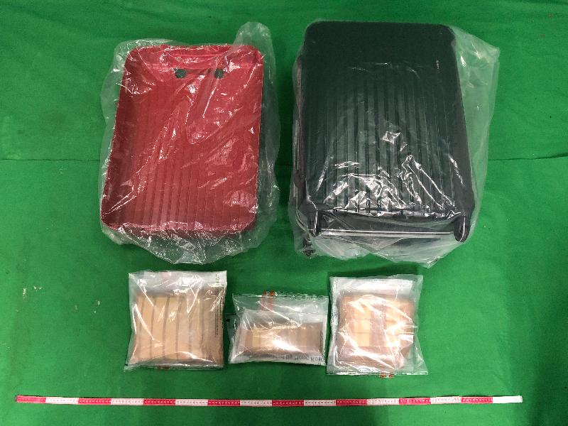 Hong Kong Customs yesterday (February 9) seized about 4.6 kilograms of suspected cocaine with an estimated market value of about $5.5 million at Hong Kong International Airport.