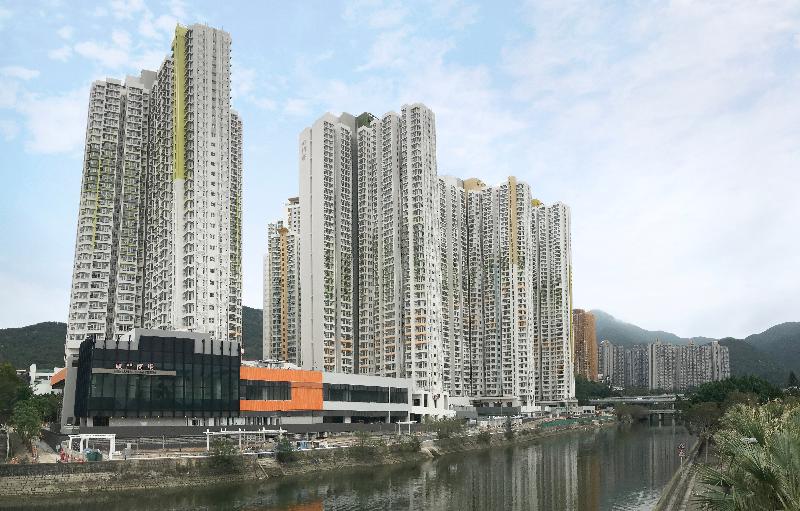 Located at On Muk Street in Shek Mun, Sha Tin, Shek Mun Estate Phase II consists of four domestic blocks of 31 storeys, 38 storeys, 39 storeys and 45 storeys respectively, providing a total of about 3 000 PRH units for about 8 700 residents.