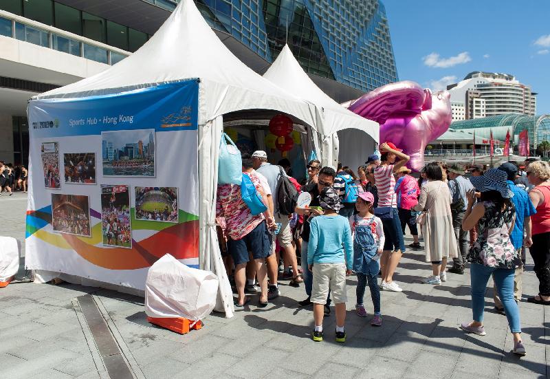 The two-day Sydney Lunar Festival Dragon Boat Races were held in Darling Harbour, Sydney, Australia on February 9 and 10 (Sydney time). A marquee set up by the Hong Kong Economic and Trade Office, Sydney was well received by visitors.