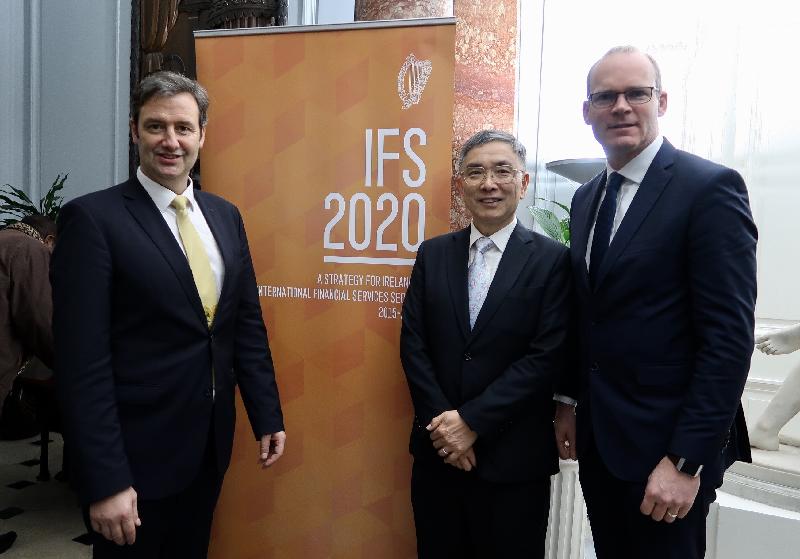 The Secretary for Financial Services and the Treasury, Mr James Lau (centre), pictured with the Deputy Prime Minister of Ireland, Mr Simon Coveney (right), and the Minister of State at the Department of Finance and Public Expenditure and Reform of Ireland, Mr Michael D'Arcy (left), while attending the welcoming reception for international delegates and speakers of the European Financial Forum in Dublin yesterday (February 12, Dublin time).


