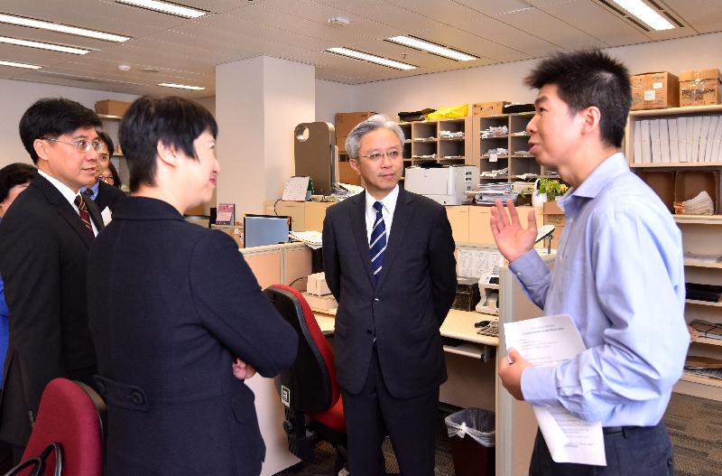 The Secretary for the Civil Service, Mr Joshua Law (second right), visits the Judiciary today (February 13) and learns from colleagues of the Account Office about their daily work. Looking on are the Judiciary Administrator, Miss Emma Lau (second left), and the Permanent Secretary for the Civil Service, Mr Thomas Chow (first left).