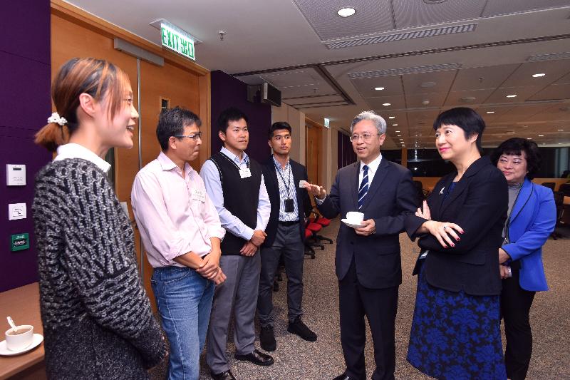 The Secretary for the Civil Service, Mr Joshua Law, visited the Judiciary today (February 13). Photo shows Mr Law (third right) meeting with staff representatives of various civil service grades in the Judiciary Administration at a tea gathering to exchange views on matters that concerned them. Looking on is the Judiciary Administrator, Miss Emma Lau (second right).