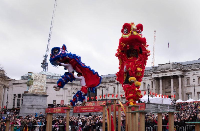 二月十日（伦敦时间）在特拉法加广场举行的伦敦华埠新春庆典上有「飞桩舞狮」表演，观众叹为观止。