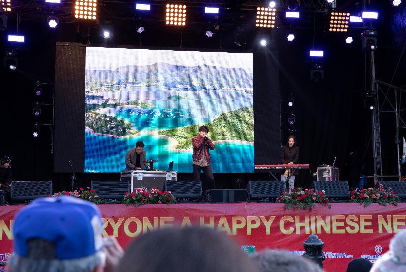 The Hong Kong Economic and Trade Office, London sponsored the London Chinatown Chinese New Year celebration in Trafalgar Square and Chinatown on February 10 (London time). Photo shows a performance by the CY Leo Electronic Trio, a group of musicians from Hong Kong, on the main stage in Trafalgar Square.