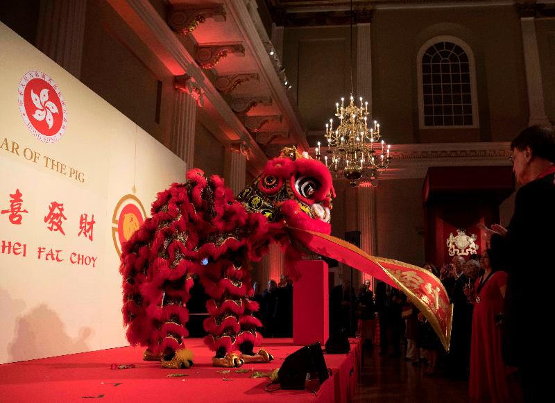 The Hong Kong Economic and Trade Office, London hosted a Chinese New Year reception on February 12 (London time) in London. Photo shows a lion dance performance at the reception.