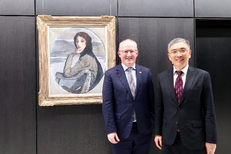 The Secretary for Financial Services and the Treasury, Mr James Lau (right), yesterday (February 13, Dublin time) met with the Governor of the Central Bank of Ireland, Mr Philip Lane. They exchanged views on the impacts of Brexit, trade friction between China and the US as well as Fintech advances in the context of global economic development and financial stability.

