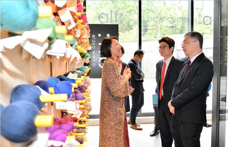 The Secretary for Financial Services and the Treasury, Mr James Lau (first right), visits the Mills Shopfloor today (February 15) to see the product showcase of various designers and manufacturers. Accompanying him is the Under Secretary for Financial Services and the Treasury, Mr Joseph Chan (second right).