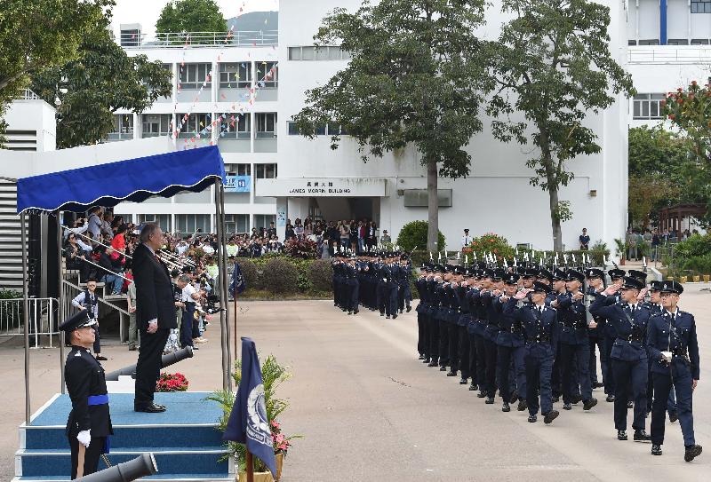 The Chairman of the Independent Police Complaints Council, Dr Anthony Francis Neoh (second left), today (February 16) inspects a passing-out parade of 34 probationary inspectors and 222 recruit constables at the Hong Kong Police College.
